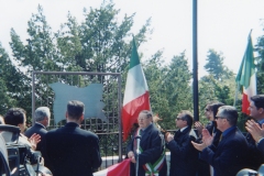 LA TARGA VIENE SCOPERTA
