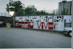 Via Ramelli 2000 (striscione superiore in nero di Alternativa Antagonista Verona; striscione inferiore in rosso di Azione Giovani Verona)