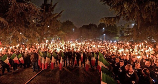 Sentenza storica: in onore dei Caduti il saluto romano non è reato.